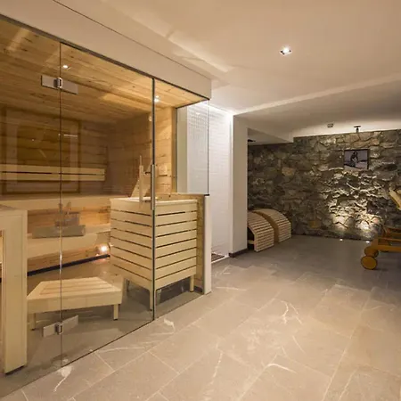 Gastehaus Futerova Holiday home Zell am See